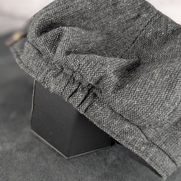 New dark gray / black newsboy cap, lined, elastic back - Picture 9 of 11